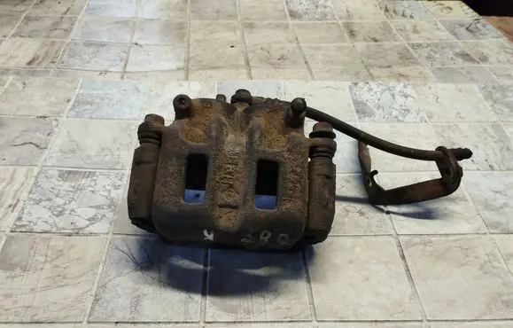 Mitsubishi Grandis Front brake caliper