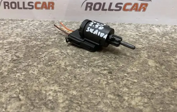 Audi A6 S6 C5 4B Brake pedal sensor switch 3B0945511A 19322007