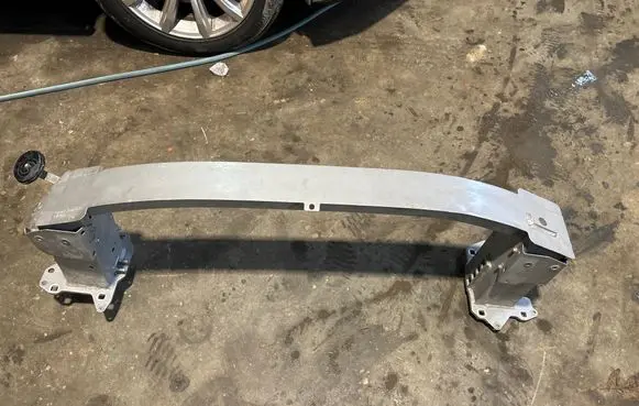 Volvo XC40 Front bumper cross member 32377472
