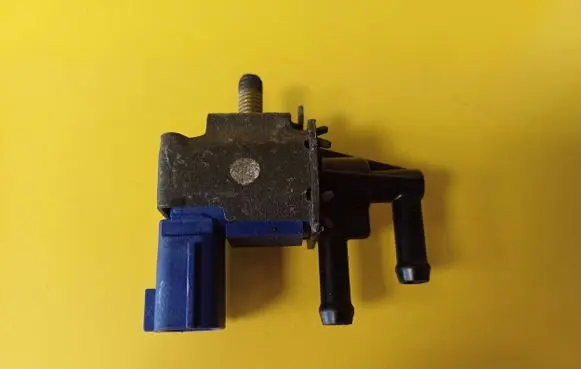 Nissan Primera Turbo solenoid valve FDDB100
