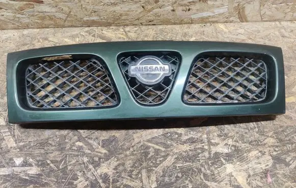 Nissan Terrano Front bumper upper radiator grill 623107F