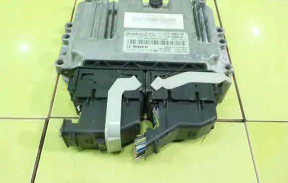 Ford Focus Engine control unit/module F1FA12A650ASE