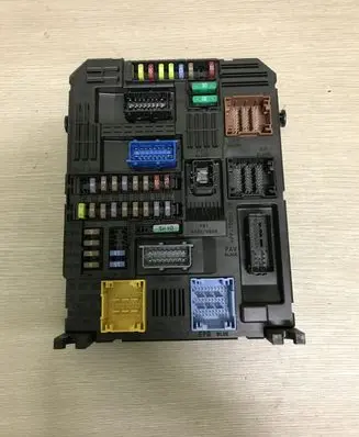 Citroen C4 Cactus Fuse module 981985148001