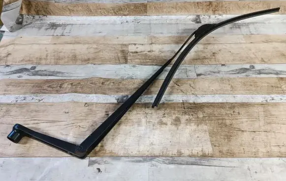 Chrysler Pacifica Front wiper blade arm