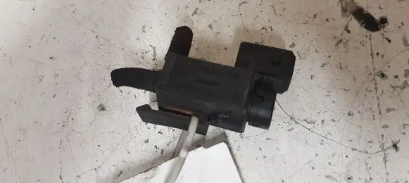 BMW 1 E81 E87 Turbo solenoid valve 70231800 7810831