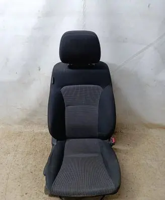 Suzuki SX4 S-Cross Front passenger seat 