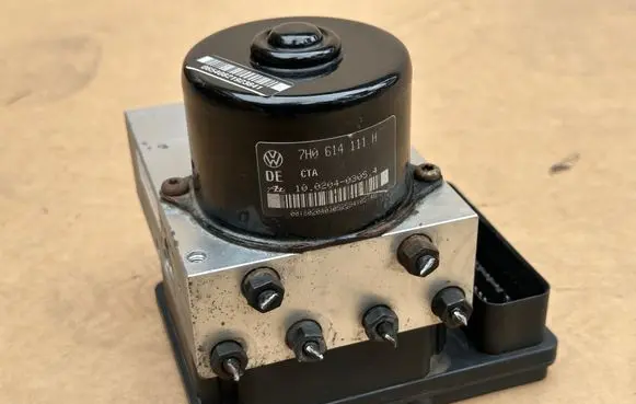 Volkswagen Multivan T5 ABS Pump 7H0614111H 7H0907379H