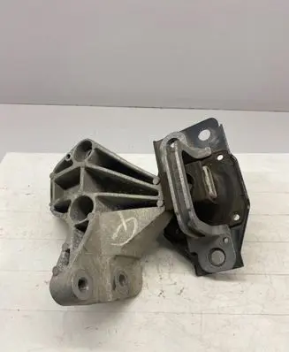 Nissan Qashqai Engine mount bracket 11210JD500
