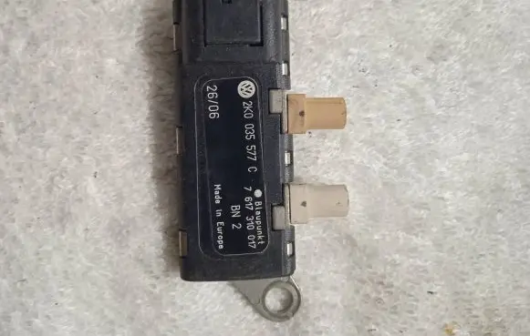 Volkswagen Caddy Aerial antenna amplifier 2K0035577C 7617310017