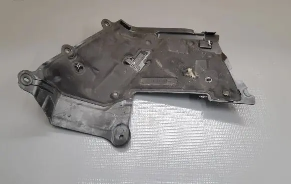 Engine bonnet/hood sound/heat insulation