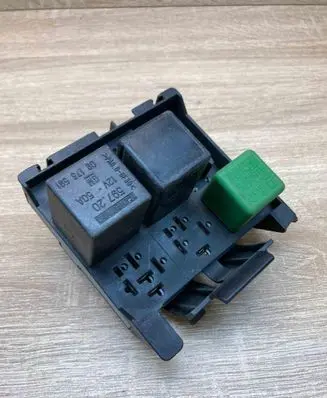 Opel Omega B2 Relay mounting block GB20GF12 90506697
