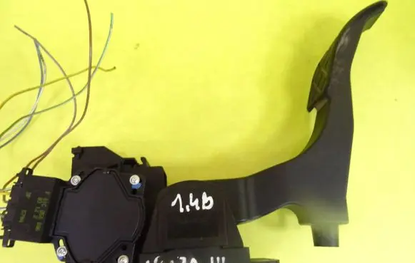 Seat Ibiza III (6L) Accelerator throttle pedal 0280752215