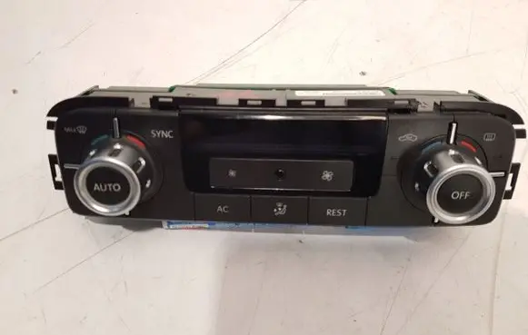 Volkswagen Touareg II Climate control unit