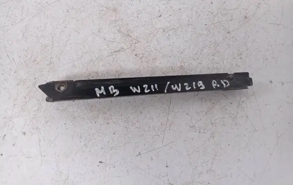 Mercedes-Benz E W211 Front bumper mounting bracket A2118801214