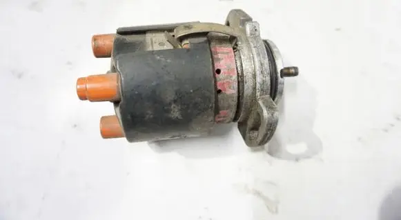 Volkswagen Golf VII Spark distributor 030905025AA