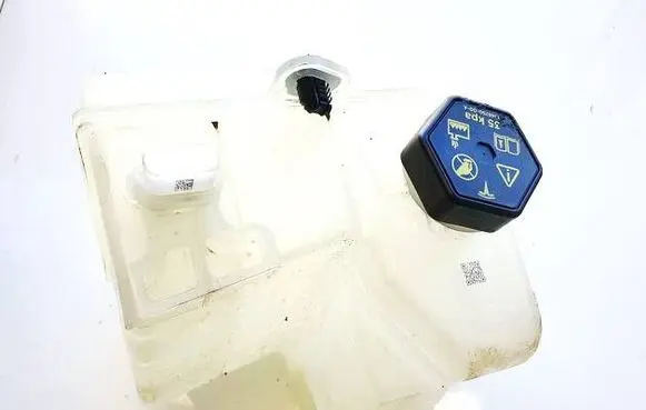 Tesla Model Y Coolant expansion tank/reservoir 154647500e 1546475-00-e