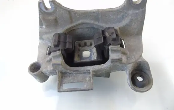 Renault Megane III Gearbox mounting bracket