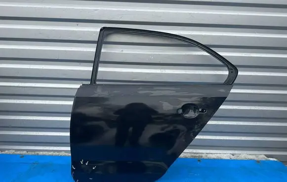 Volkswagen Jetta V Rear door 5C6833311E