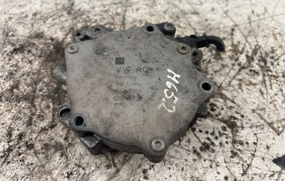 Skoda Octavia Mk3 (5E) Vacuum pump 06L145100B 09332 02101