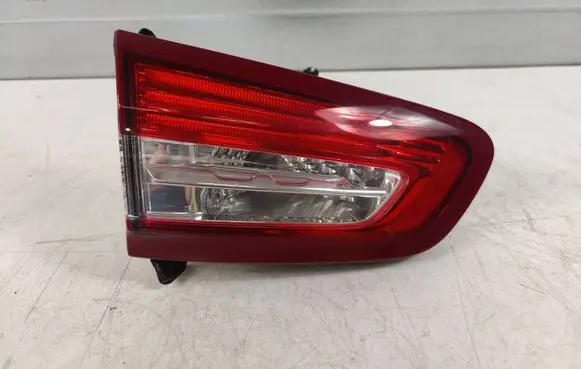 Tailgate rear/tail lights