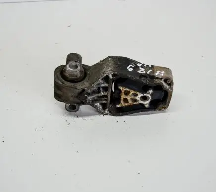 Mercedes-Benz CLA C117 X117 W117 Engine mount bracket A2462401209