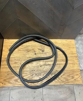 Nissan Note (E11) Front door rubber seal 