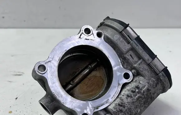 Volkswagen PASSAT B8 USA Throttle valve 06K133062AG