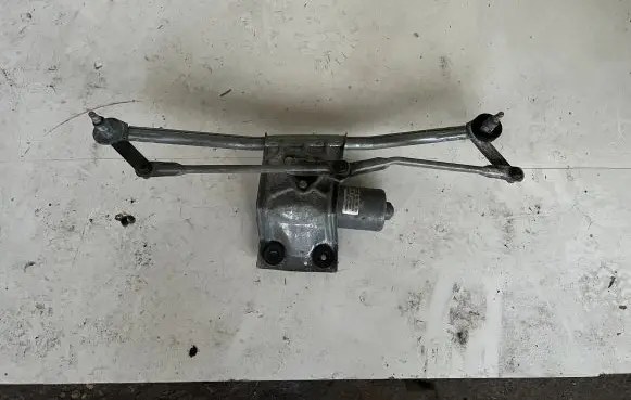 Ford Puma Front wiper linkage and motor 96FB17B571DA