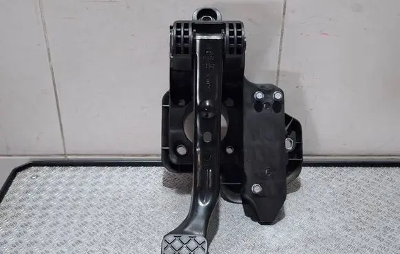 Audi A1 Brake pedal 6R1721115A
