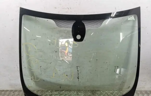 Renault Zoe Front windscreen/windshield window 