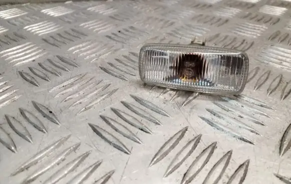 Dodge Nitro Front fender indicator light