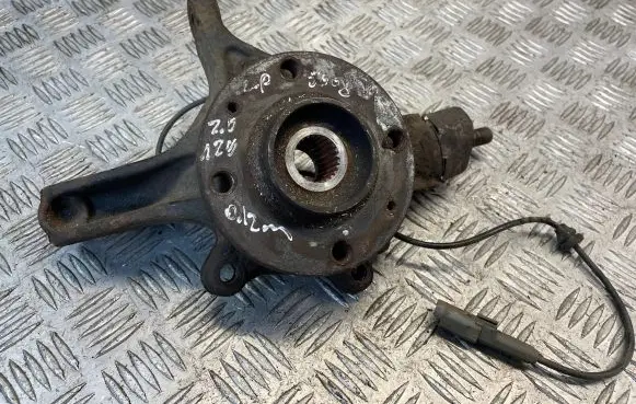 Peugeot 5008 Front wheel hub spindle knuckle