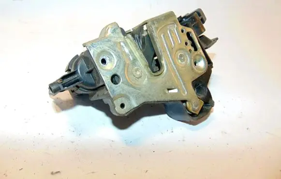 Mercedes-Benz CLK A208 C208 Front door lock A2087200435 2087200435