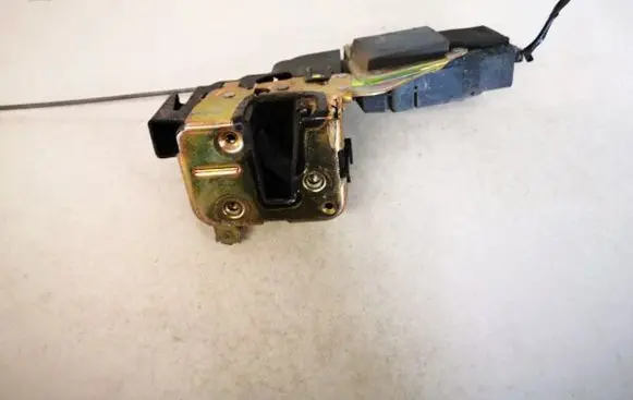 Volvo S40, V40 Front door lock