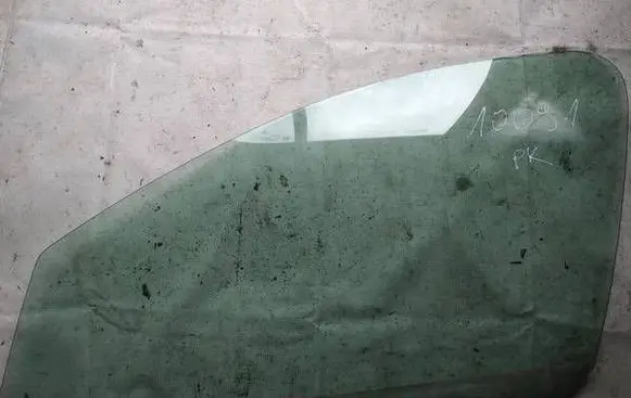 Peugeot 206 Front door window glass four-door as2