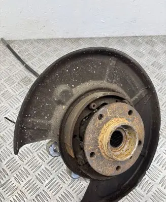 Rear wheel hub spindle/knuckle