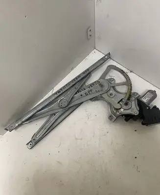 Toyota Verso Front door window regulator motor 857100F030