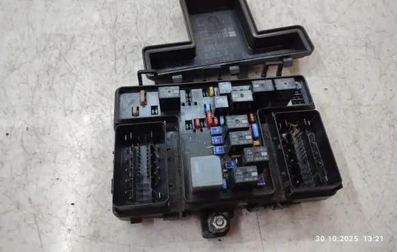 Ford Mondeo MK V Fuse module FG9T14A067EB