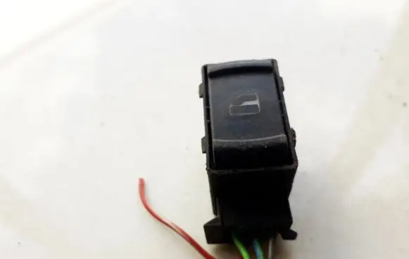 Volkswagen PASSAT B5.5 Electric window control switch