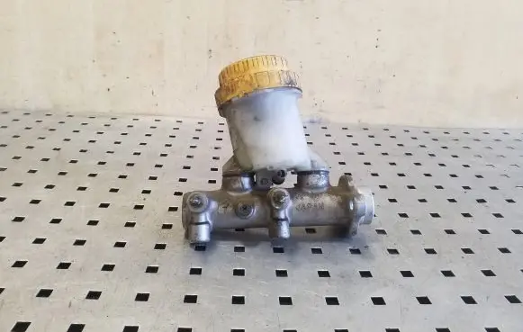 Subaru Legacy Master brake cylinder