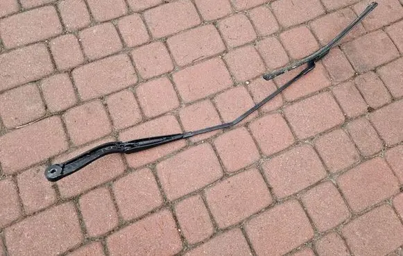 Renault Trafic III (X82) Front wiper blade arm 288864419R