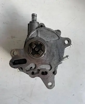 Volkswagen Jetta V Vacuum pump 03G145209