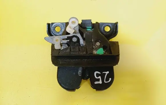 Audi A6 S6 C5 4B Tailgate/trunk/boot lock/catch/latch