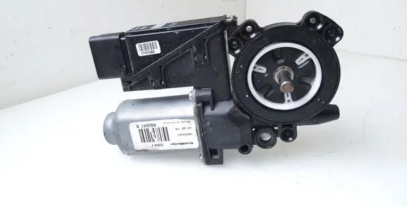Nissan Navara D22 Front door window regulator motor 400847D