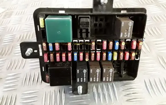 SsangYong Kyron Fuse module 09E5088 8216009600 8210109460