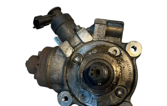Peugeot Partner Fuel injection high pressure pump 9811347380 0445010739
