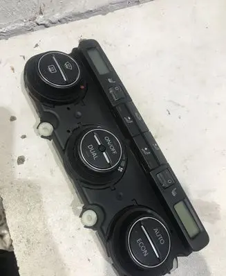 Volkswagen PASSAT B6 Climate control unit 74677532