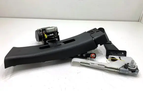 Nissan Juke I F15 Front seatbelt 