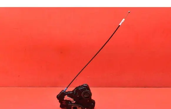 Toyota Auris 150 Front door lock 