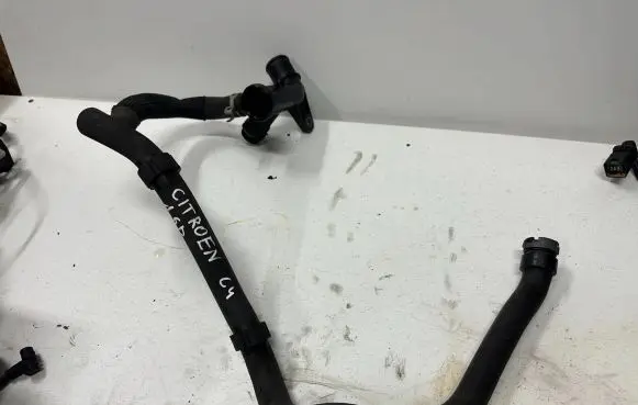 Coolant pipe/hose